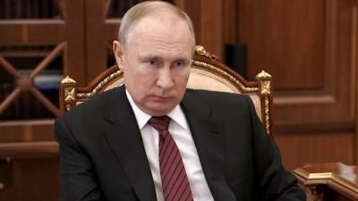 Путин рассказал о дальнейших выплатах работающим с COVID-19 медикам