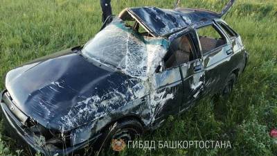В Башкирии машина вылетела в кювет: двое пострадали