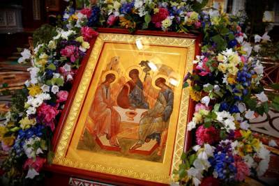 Православные верующие празднуют День Святой Троицы – Учительская газета