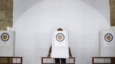 В Армении открылись избирательные участки