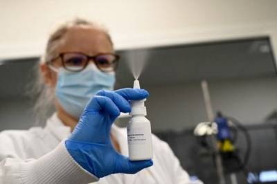 Австралийские ученые начали испытания вакцины от COVID-19 в виде назального спрея