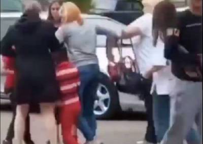 Женщина в Красноярске поставила на колени 9-летнего малыша и заставила извиняться