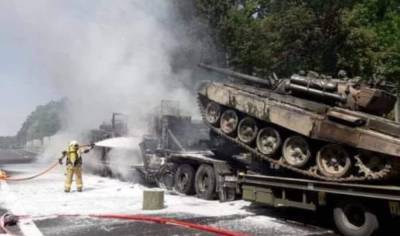В Польше в ДТП попали эвакуаторы, перевозившие боевые танки: вспыхнул пожар