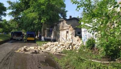 На ул. Атамана Чепиги в Одессе рухнула стена