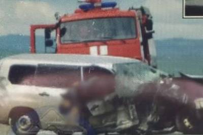 Один человек погиб и не меньше двух пострадали в ДТП на трассе в Читинском районе