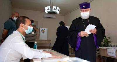 Католикос всех армян проголосовал на досрочных выборах