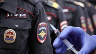 В Сочи полицейским запретили приходить на работу без прививки от коронавируса