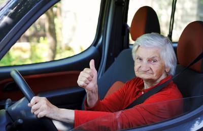 Пенсионерка разогналась на авто до 300 км/час. Куда она так торопилась?