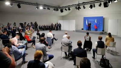 В Кремле объяснили приглашение СМИ из США на брифинг Путина в Женеве интересом журналистов