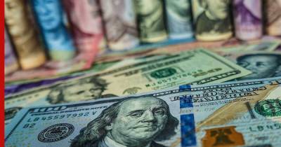 Аналитик посоветовала россиянам покупать доллары и евро