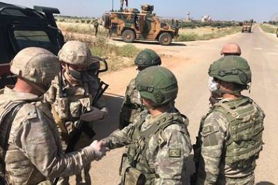Российские военные развернули колонну армии США в Сирии