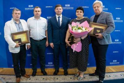 Лучшие врачи ДНР получили награды
