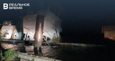 В Казани локализовали разлив топлива в акватории Волги — он случился из-за утонувшего судна
