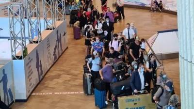 Источник в Бен-Гурионе: все больше пассажиров будут пропускать в Израиль без анализа