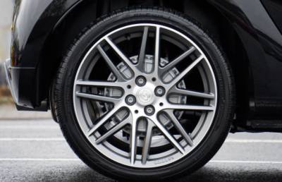 Автоэксперты назвали причины неприятного гула в шинах автомобиля
