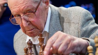 Старейший гроссмейстер мира Авербах госпитализирован с COVID-19