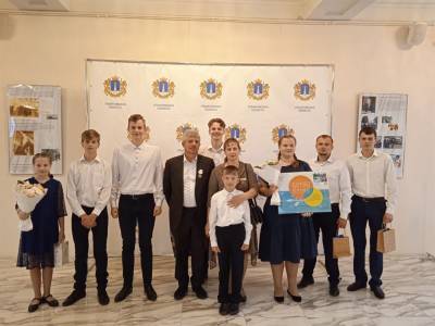 Многодетную семью Колесовых из Тимирязевского наградили орденом «Родительская слава»