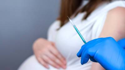 Гинцбург назвал сроки вакцинации от коронавируса беременных