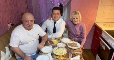 "На кухне, за рюмкой, пока мама отошла": Зеленский поздравил своего отца