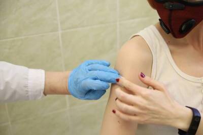 В администрации Новгорода вакцинировались еще 23 сотрудника