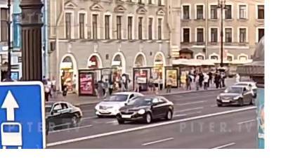 На Невском проспекте обрушилась лепнина - piter.tv - Санкт-Петербург