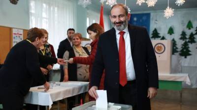 Выборы в Армении: партии Пашиняна и Кочаряна идут практически вровень