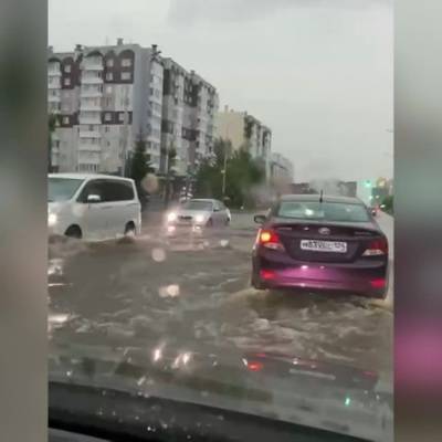 В Красноярске ливень размыл дороги
