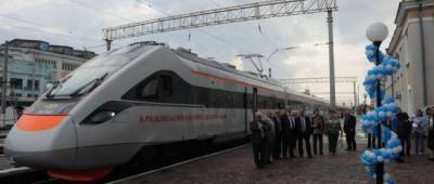 УЗ договорилась с Крюковским заводом о поставке 100 пассажирских вагонов