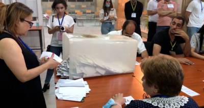 Подсчет голосов на участке в центре Еревана. Видео