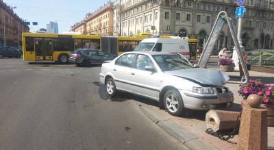В центре Минска столкнулись два автомобиля: есть пострадавшие