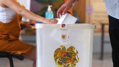 Партия Пашиняна лидирует с 58% голосов на внеочередных парламентских выборах