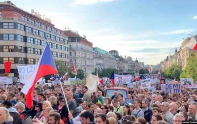 В Чехии прошел митинг с требованием отставки премьера