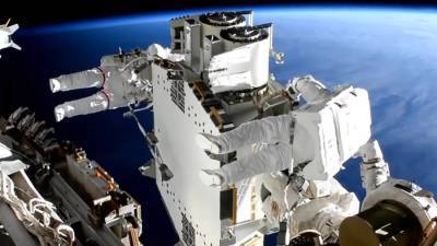 Астронавты на МКС завершили установку новой солнечной батареи
