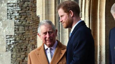 Принц Чарльз намерен лишить сына принца Гарри и Меган Маркл высшего титула