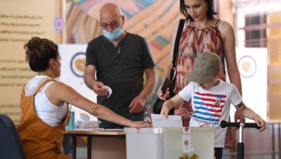 Партия Пашиняна лидирует с 61,7% по итогам подсчета с 8,4% участков