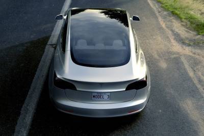Tesla показала полицейскую машину на базе Model 3