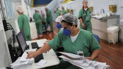 Число смертей от COVID-19 в Бразилии превысило полмиллиона
