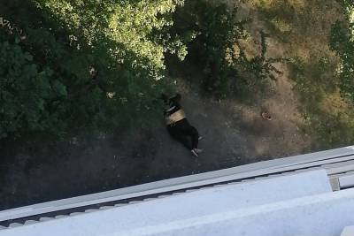 Женщина выпала из окна на улице Турку