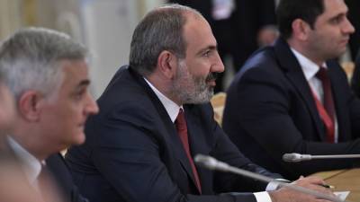 Лидирующий на выборах в Армении Пашинян поздравил своих сторонников