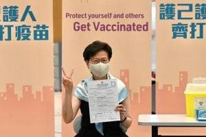 В Китае за полгода сделали млрд прививок от COVID