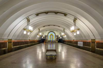 Упавший на рельсы в петербургском метро пассажир не пострадал