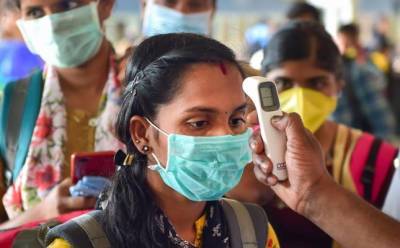 Власти Индии начали бесплатную вакцинацию от коронавируса всех взрослых граждан