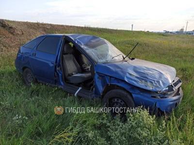 В Башкирии автомобиль вылетел в кювет – Погиб 30-летний водитель