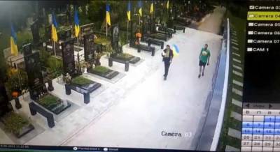 Неизвестные вырвали флаг Украины с могилы ветерана АТО