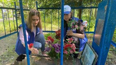 В Ленобласти привели в порядок могилу 18-летнего летчика – фото