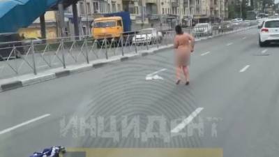 "Амазонка без комплексов": голая женщина прогуливалась по дороге в Новосибирске