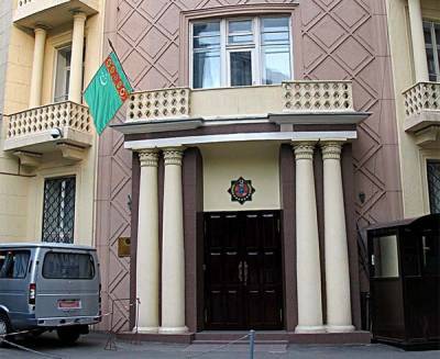 В Москве у здания посольства Туркменистана покончил с собой находящийся на дежурстве полицейский
