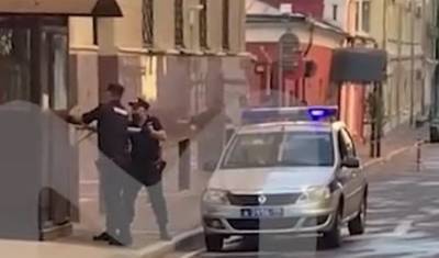 В Москве полицейский покончил с собой у посольства Туркменистана