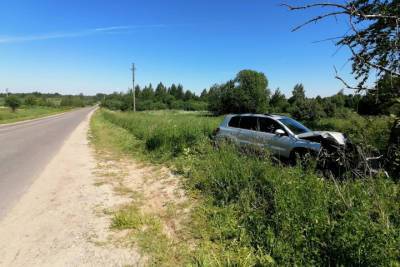 Угонщица на кроссовере попала в аварию в Тверской области