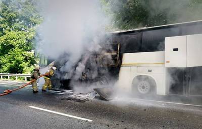Автобус, перевозивший детей, загорелся после ДТП на Кубани